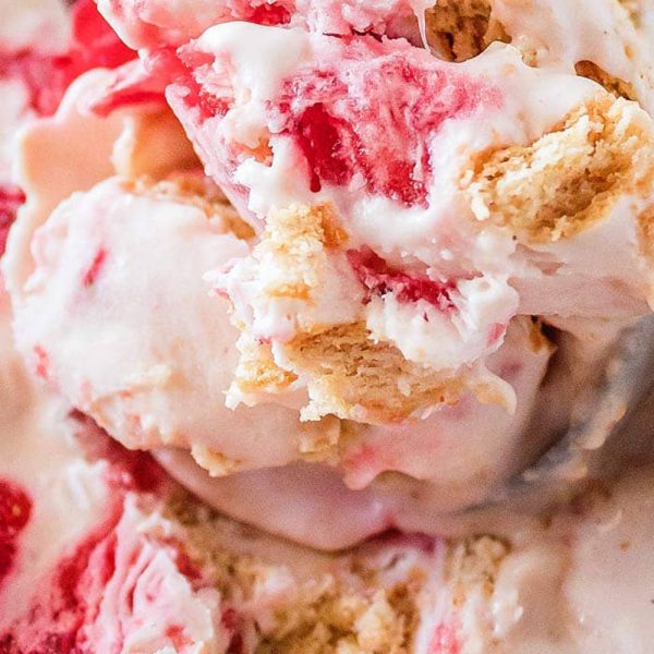 Lody sernik z truskawką