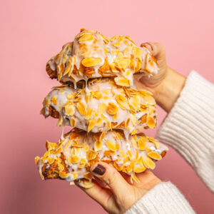 Rogal z białym makiem