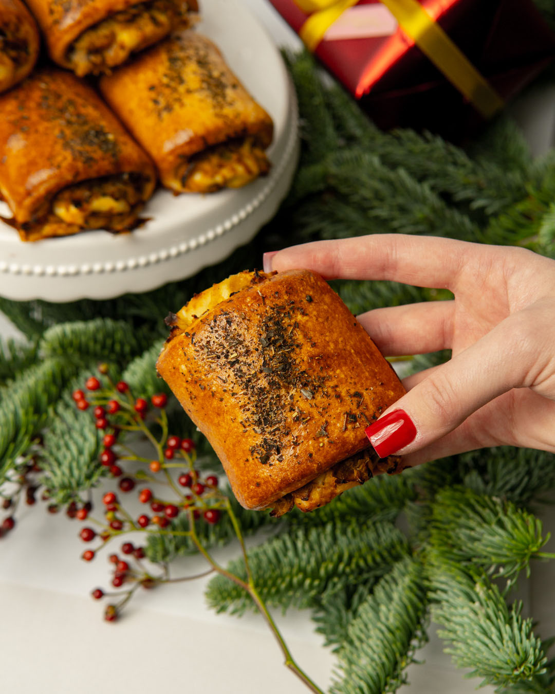 PASZTECIK Z KAPUSTĄ I PIECZARKAMI